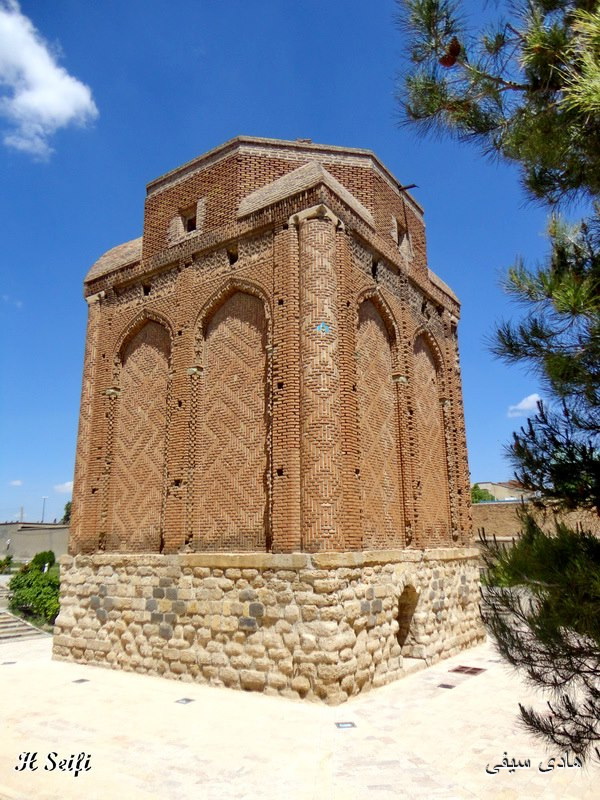 گنبد سرخ مراغه