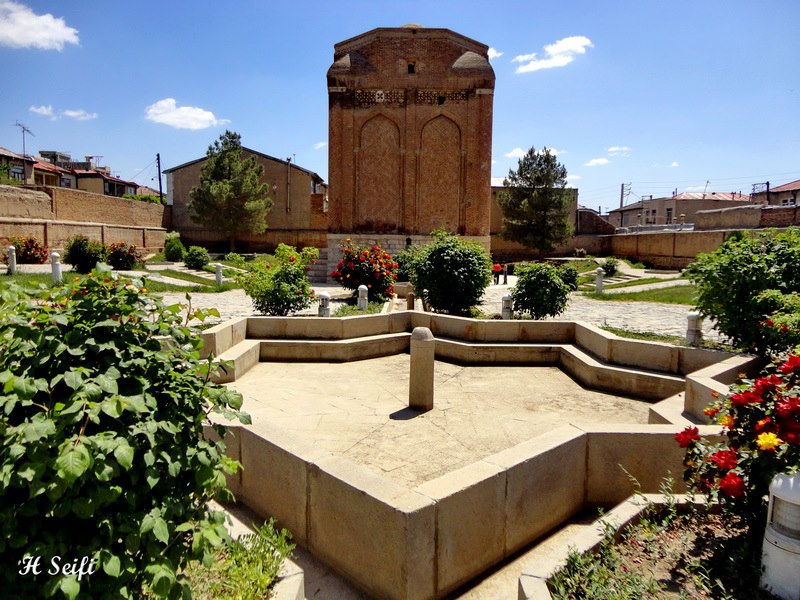 گنبد سرخ مراغه