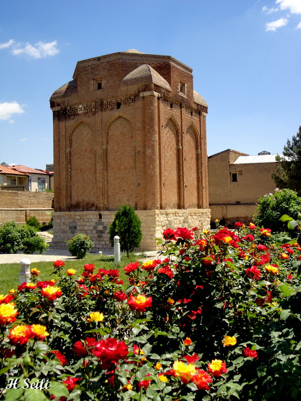 گنبد سرخ مراغه