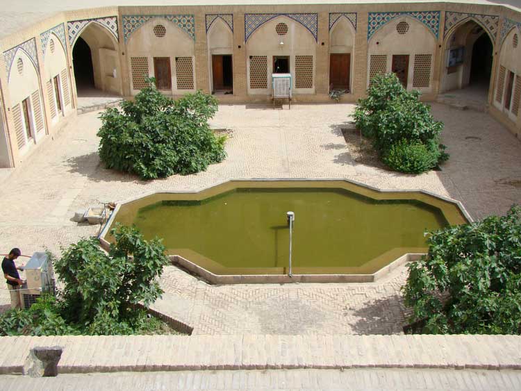 مسجد آقا بزرگ کاشان