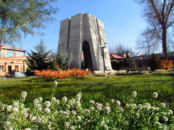 مقبره اوحدی مراغه ای