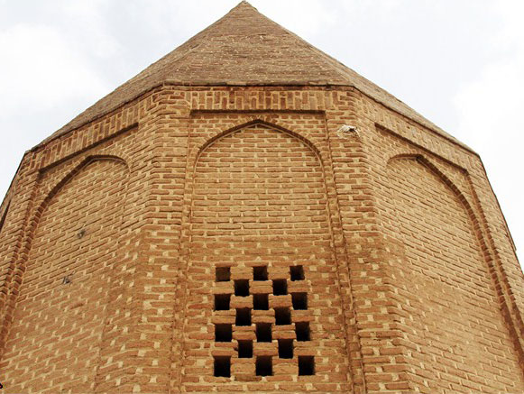 برج قربان همدان