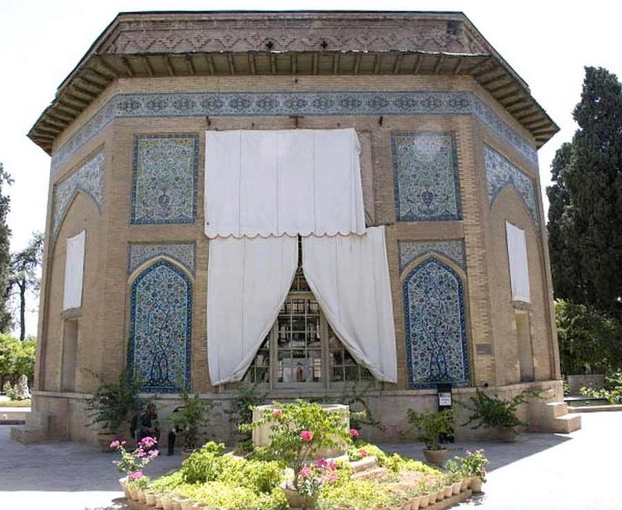 عمارت کلاه فرنگی شیراز آرامگاه کریمخان زند