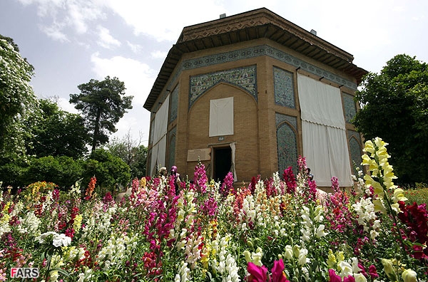عمارت کلاه فرنگی شیراز آرامگاه کریمخان زند