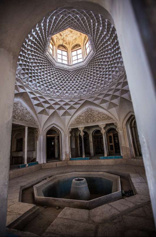 عمارت شترگلو ماهان