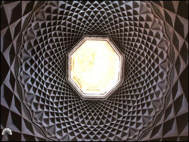عمارت شترگلو ماهان