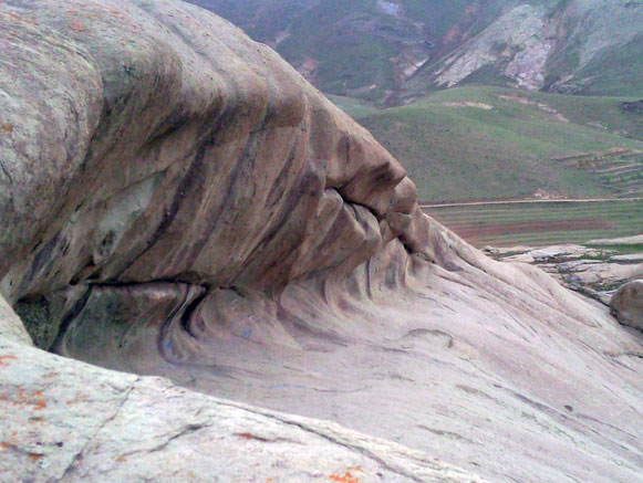 ایوان سنگی نیاق