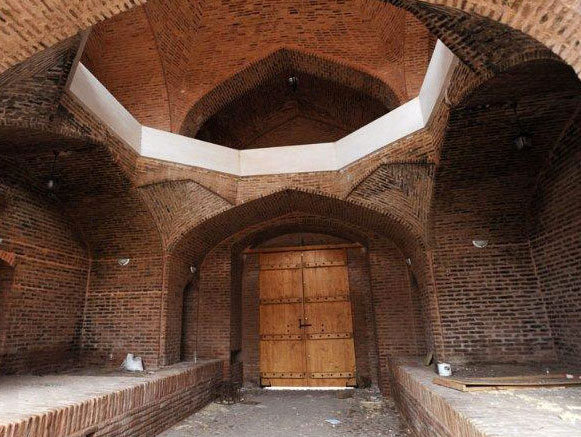 مجموعه کاروانسراهای میان دشت