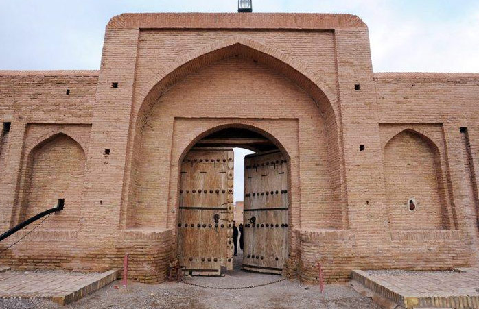 مجموعه کاروانسراهای میان دشت