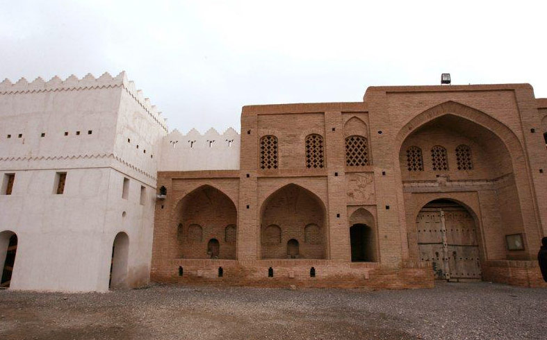 مجموعه کاروانسراهای میان دشت