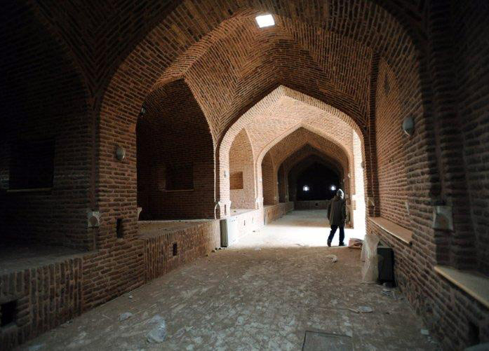 مجموعه کاروانسراهای میان دشت