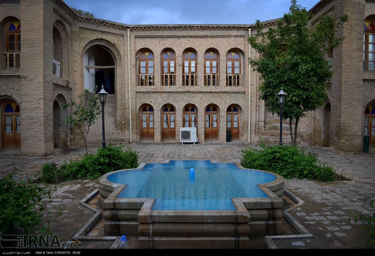 خانه تاریخی آخوند ابو خرم آباد