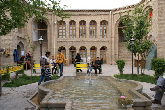 خانه تاریخی آخوند ابو خرم آباد