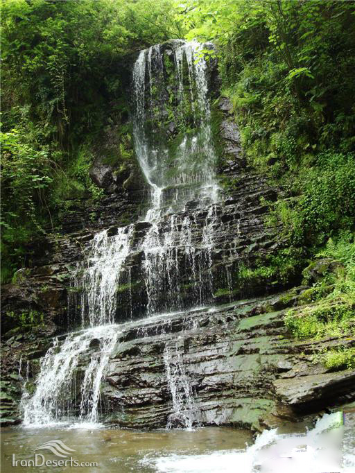 آبشار زمرد گیلان مقصدی مناسب برای گردشگری 