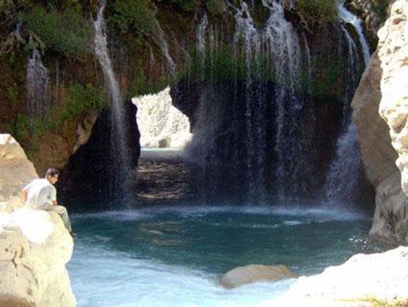 آبشار آب ملخ