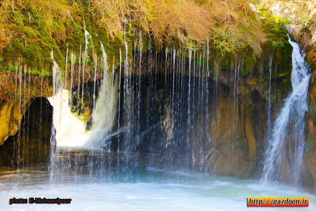آب ملخ آبشاری عجیب و غریب در اصفهان 