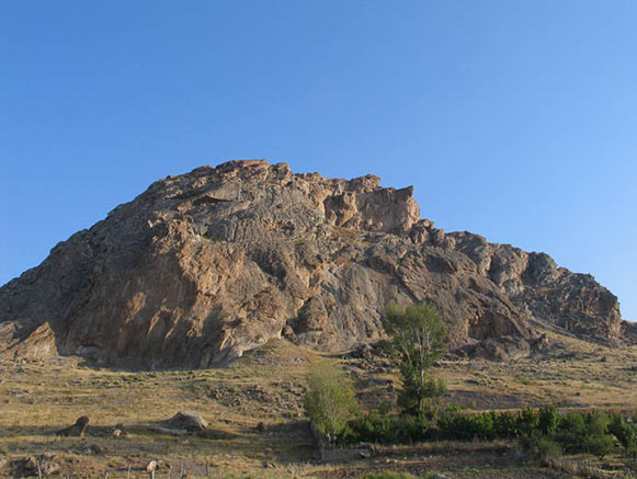 قلعه و محوطه باستانی بوینی یوغون