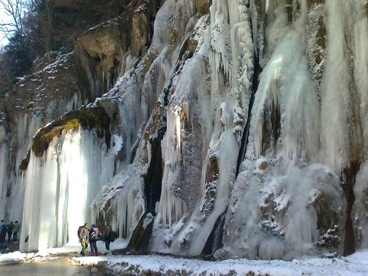 آبشار باران کوه