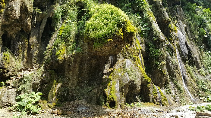 آبشار باران کوه