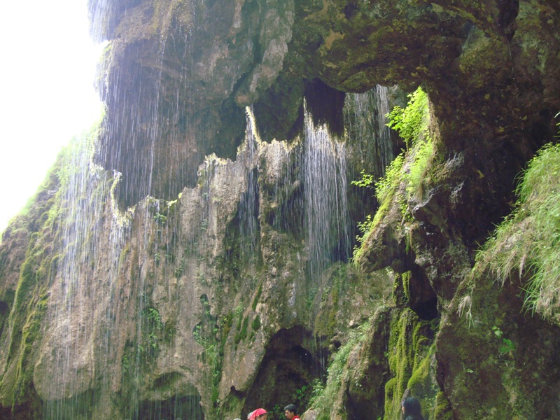 آبشار باران کوه