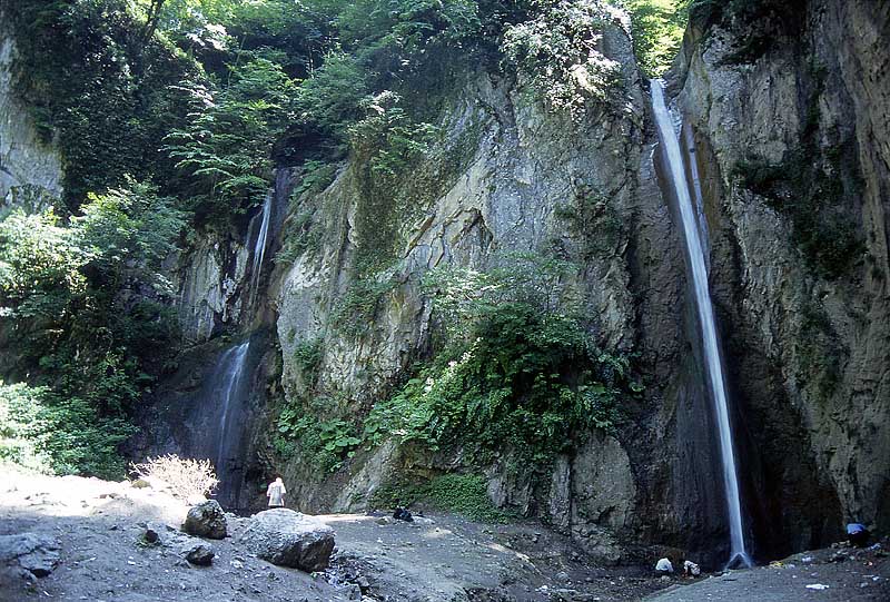چشمه و آبشار زیارت مقصدی مناسب برای گردشگری 