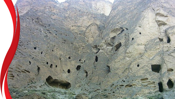 دخمه های سنگی هراز