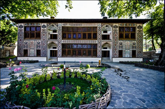 کاخ خان های شکی