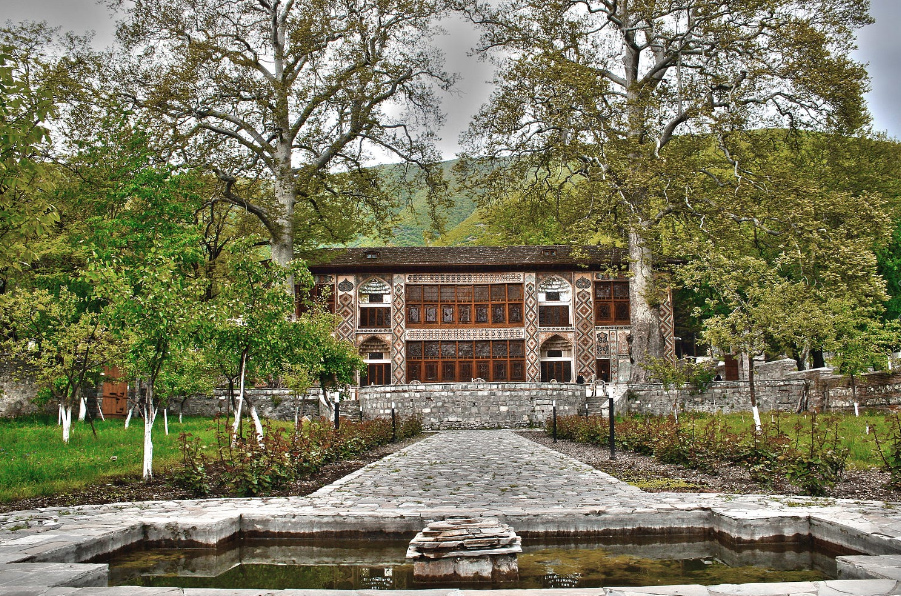 کاخ خان های شکی