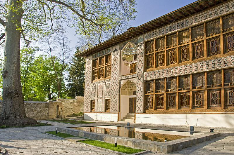 کاخ خان های شکی