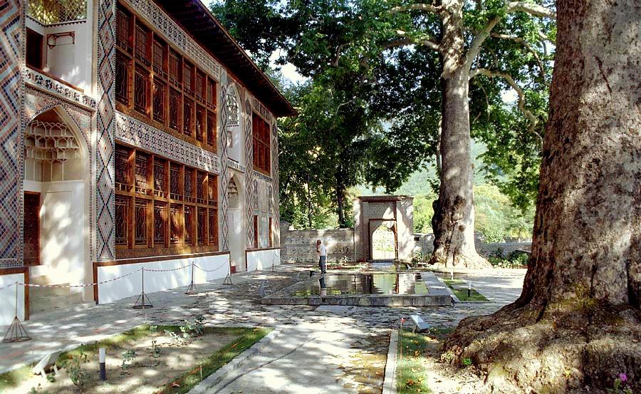 کاخ خان های شکی