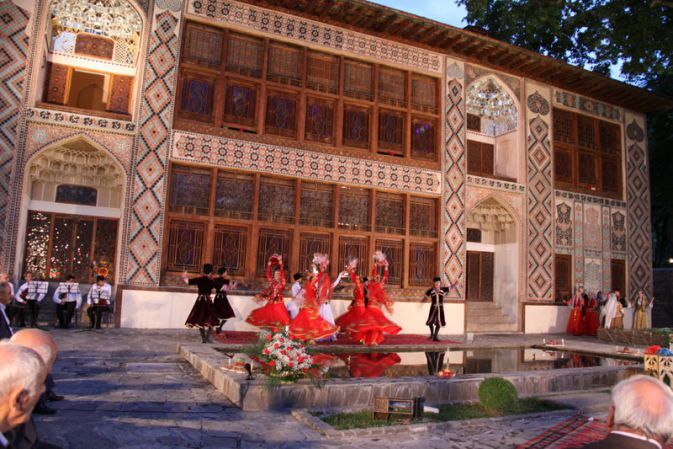 کاخ خان های شکی