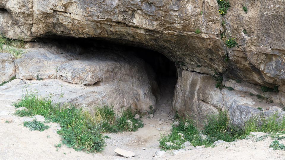 غار شکارچی بیستون