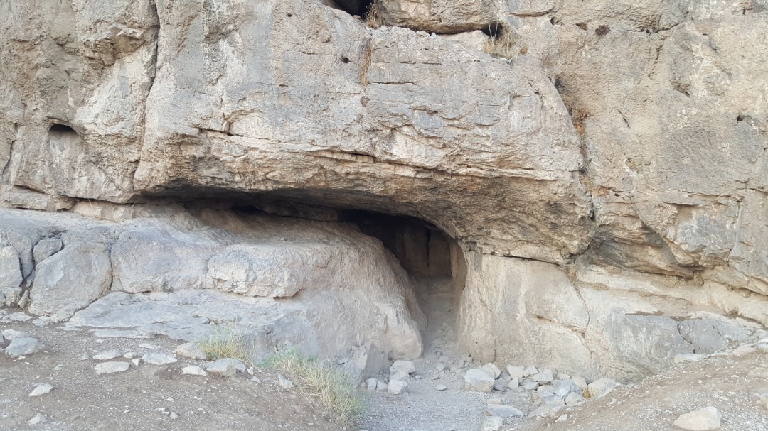 غار شکارچی بیستون