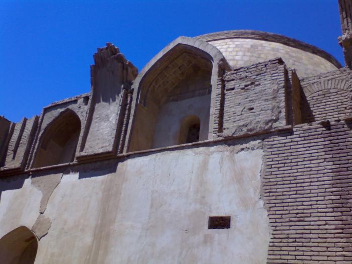 مسجد جامع رشتخوار مسجدی باقی‌مانده از خوارزمشاهیان