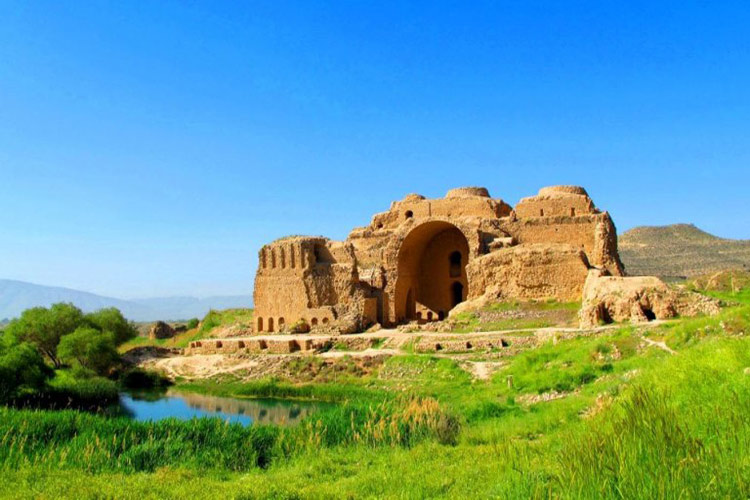 آتشکده فیروز آباد