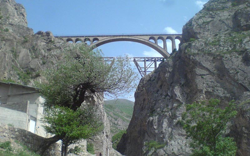 پل ورسک و سه خط طلا