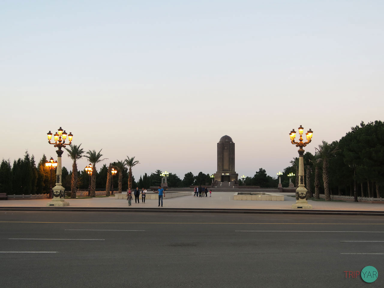 آرامگاه نظامی گنجوی