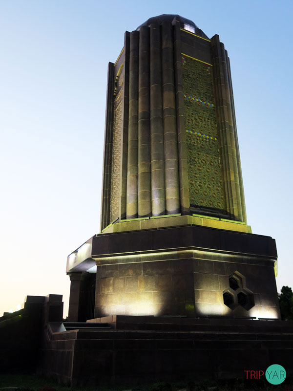 آرامگاه نظامی گنجوی