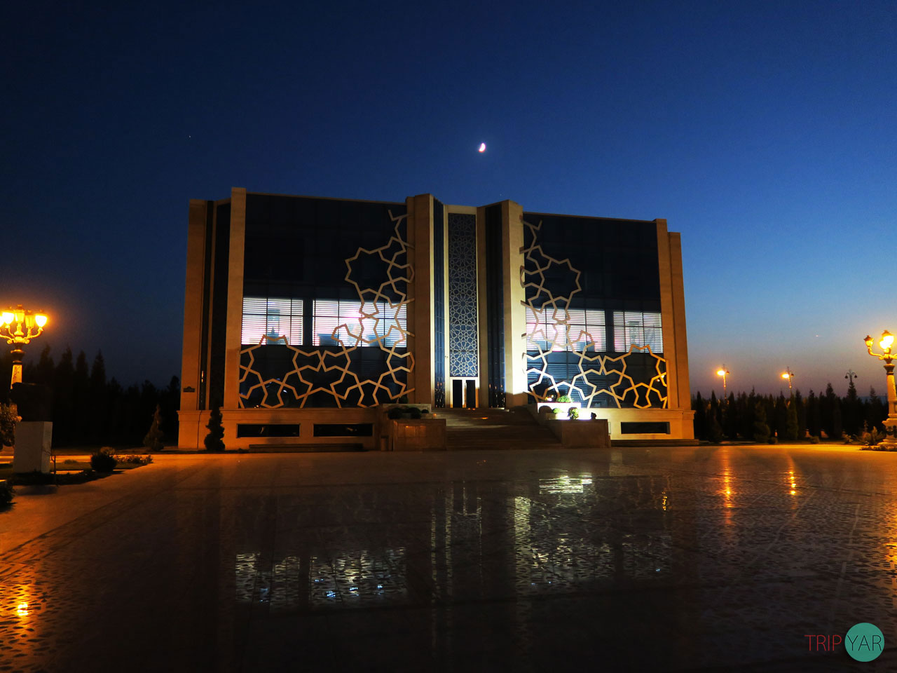 آرامگاه نظامی گنجوی