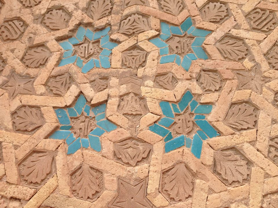 آرامگاه مومنه خاتون
