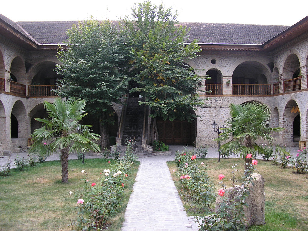 هتل یوخاری کاروانسرای شکی