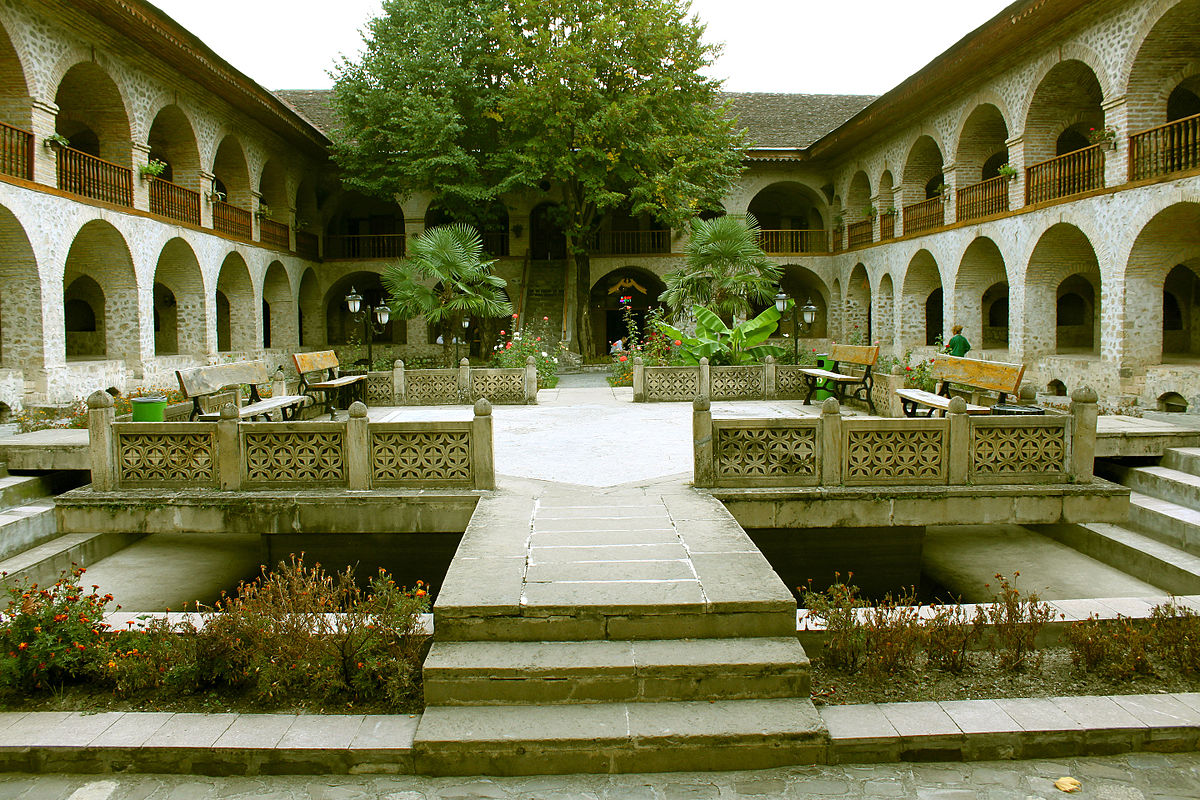 هتل یوخاری کاروانسرای شکی