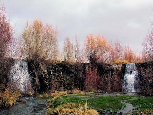 آبشار دوقلو و روستای چکان