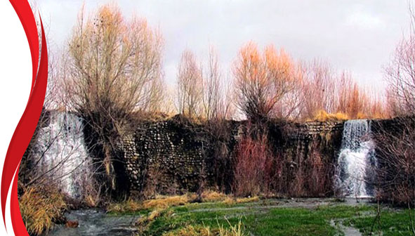 آبشار دوقلو و روستای چکان