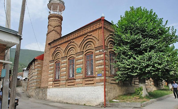 از مسجد عمر افندی شکی چه می‌دانید؟ 