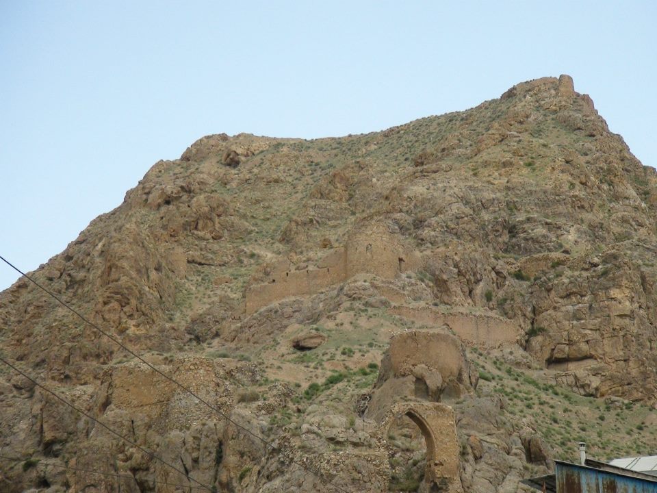 قلعه پولاد مکانی مناسب برای کوهنوردی 