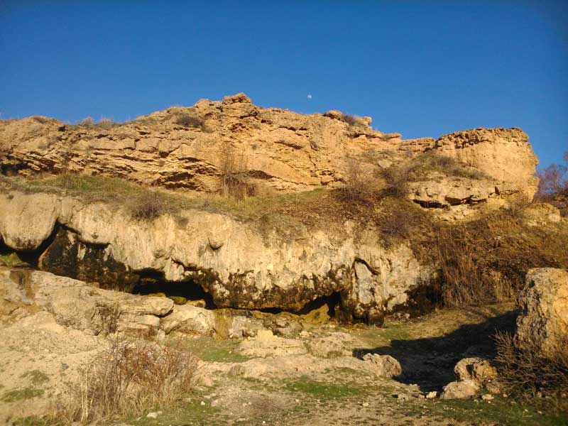دامجی قیه آبشاری دیدنی در آذربایجان‌شرقی 