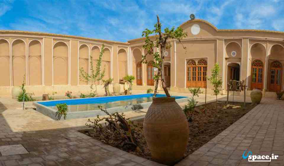 اقامتگاه بوم گردی عطار میبد