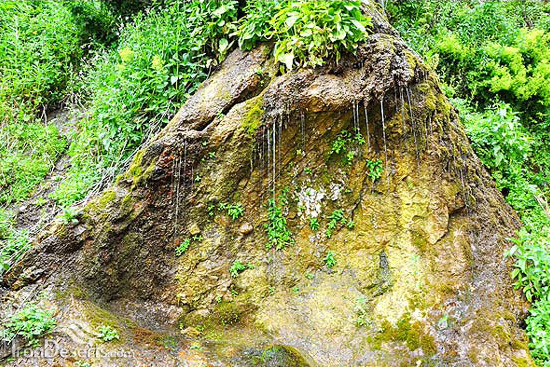 آبشار و چشمه آبگرم سردابه مقصدی مناسب برای گردشگری 