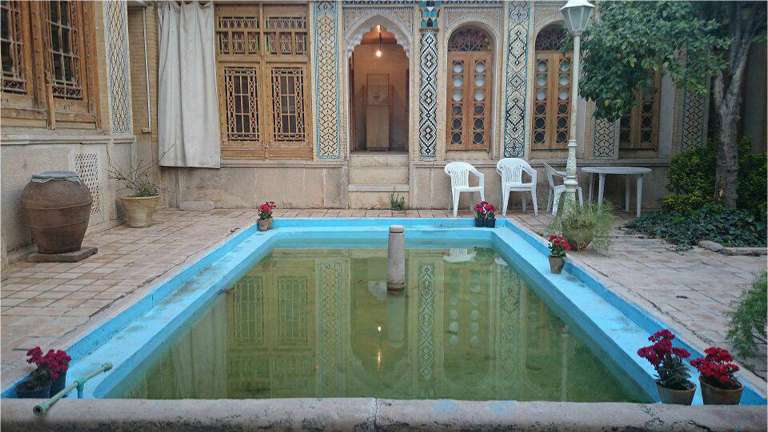 آیا به خانه فروغ الملک شیراز سفر کرده‌اید؟